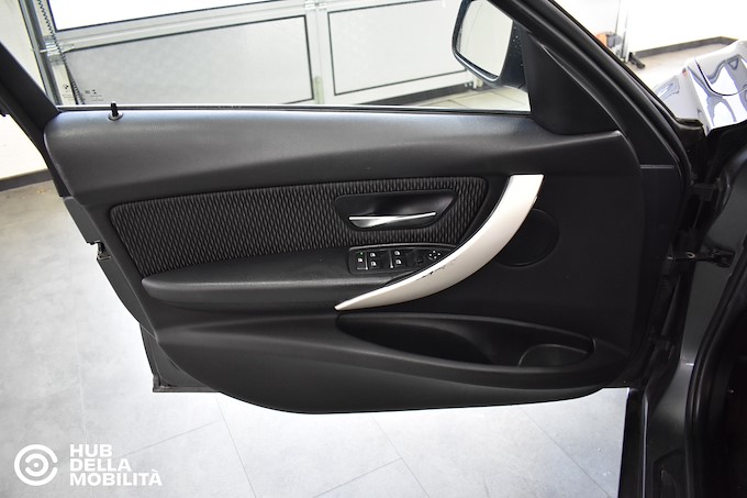 BMW 320d xDrive Touring Business Advantage